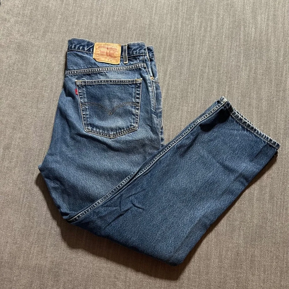 Vintage Levi's 505 Regular Fit Jeans Mens 42x32 Blue Straight Leg Mid Wash Denim